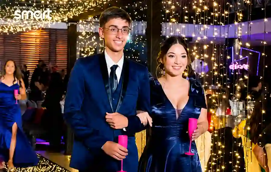 Formandos vivendo um momento real de formatura pela Formatura Smart