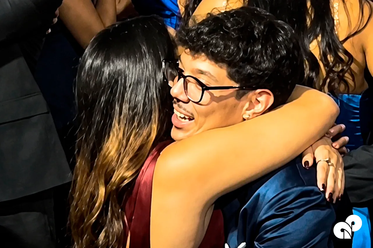 Formandos vivendo um momento real de formatura pela All Party